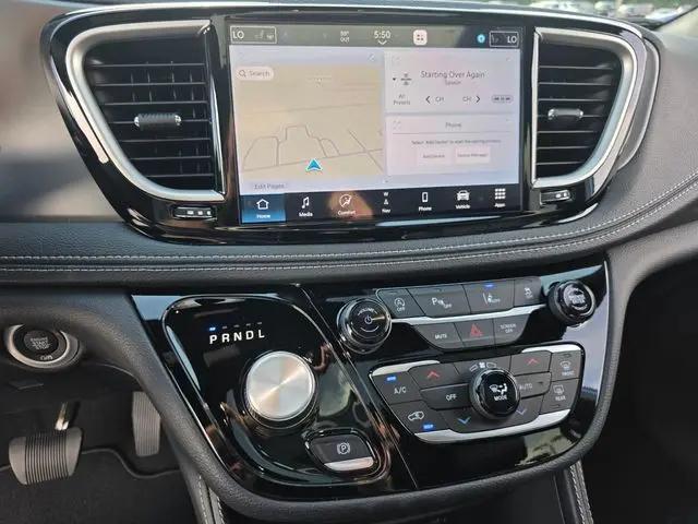 2027 Chrysler Pacifica Limited