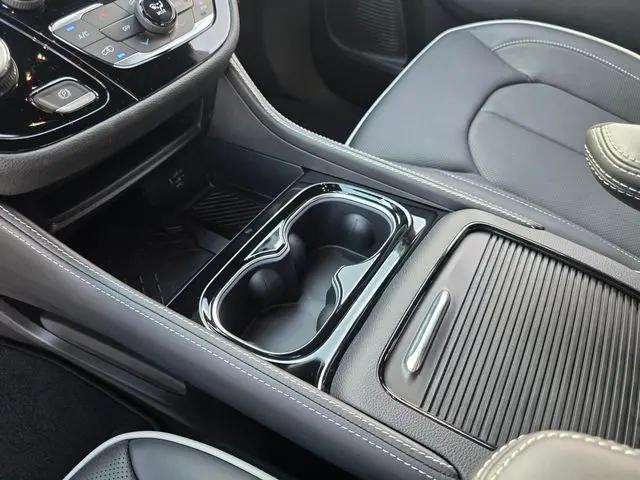 2027 Chrysler Pacifica Limited