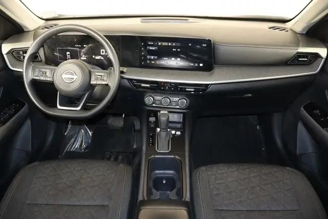 2025 Nissan Kicks SV FWD