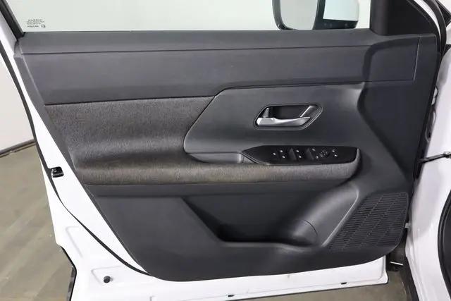 2025 Nissan Kicks SV FWD