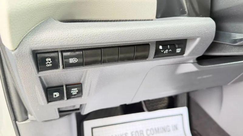 2022 Toyota Sienna LE