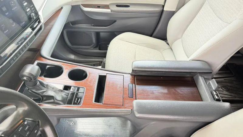 2022 Toyota Sienna LE