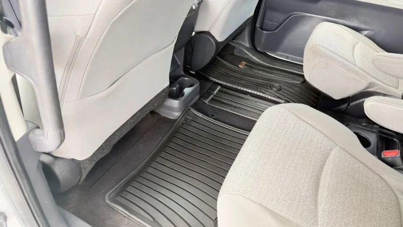 2022 Toyota Sienna LE