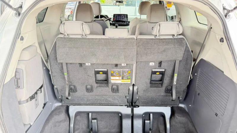 2022 Toyota Sienna LE