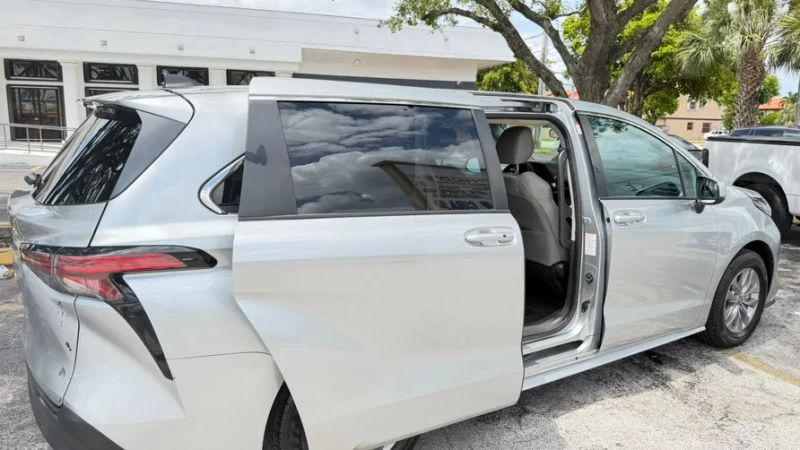 2022 Toyota Sienna LE