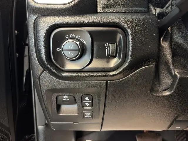 2021 Ram 1500 Big Horn Crew Cab 4x4 5'7" Box