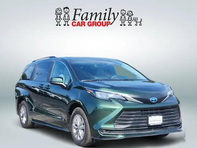 2025 Toyota Sienna LE