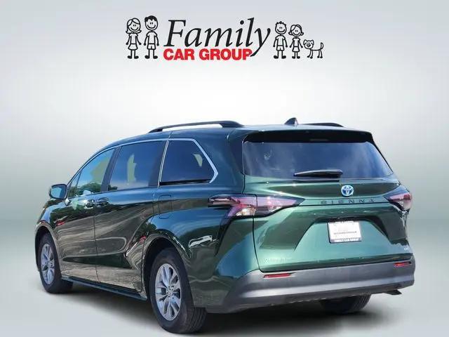 2025 Toyota Sienna LE