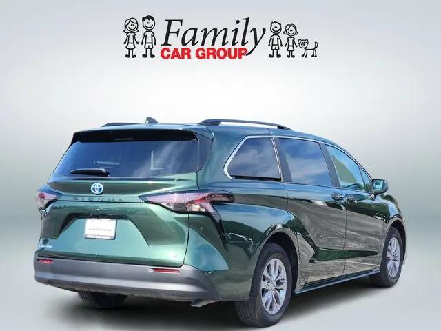 2025 Toyota Sienna LE