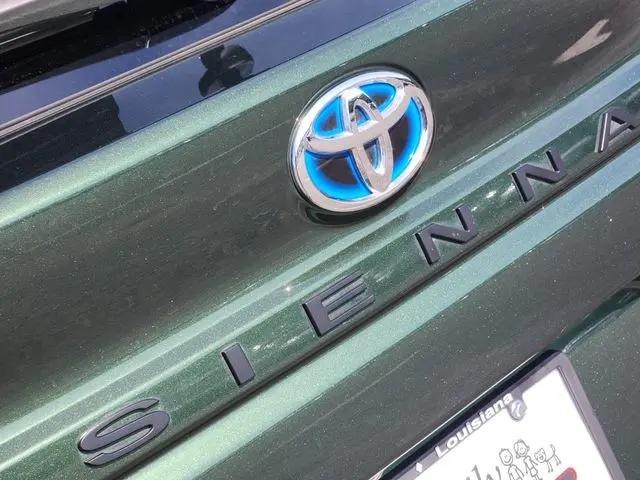 2025 Toyota Sienna LE