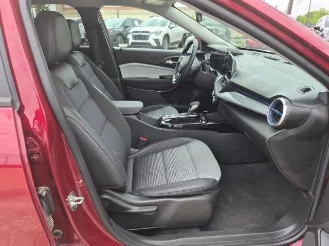 2025 Chevrolet Trax FWD LT