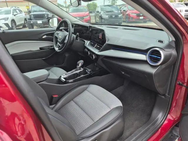 2025 Chevrolet Trax FWD LT