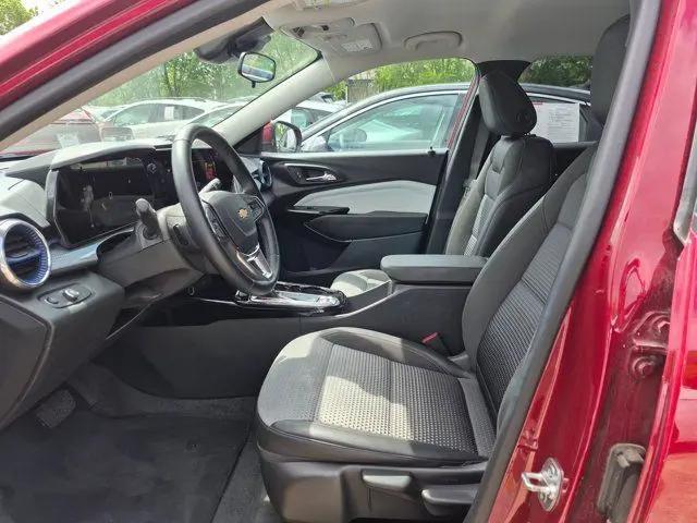 2025 Chevrolet Trax FWD LT