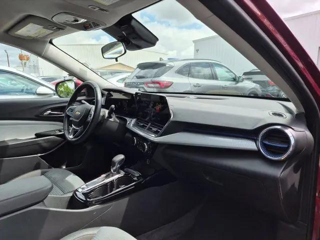 2025 Chevrolet Trax FWD LT