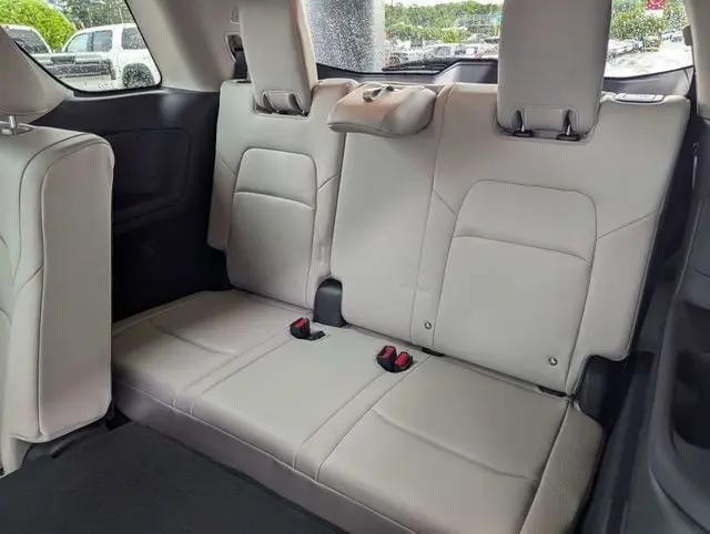 2025 Nissan Pathfinder SL 4WD