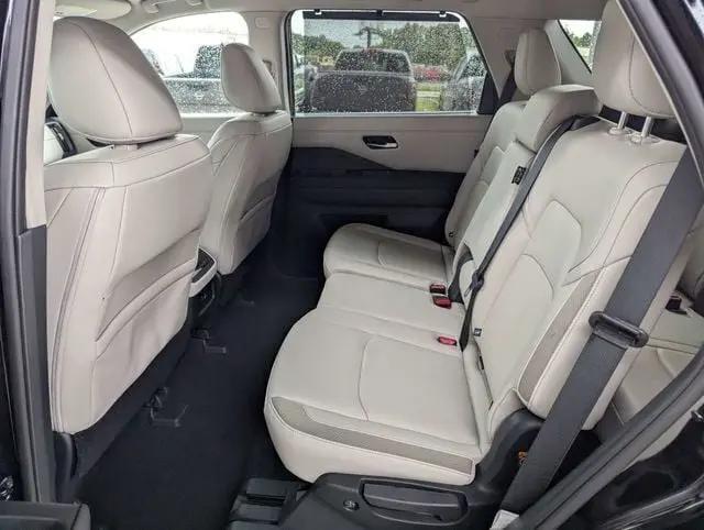 2025 Nissan Pathfinder SL 4WD
