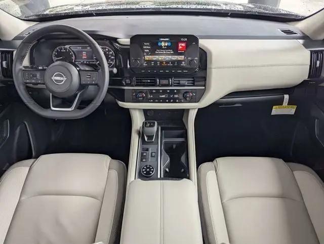 2025 Nissan Pathfinder SL 4WD