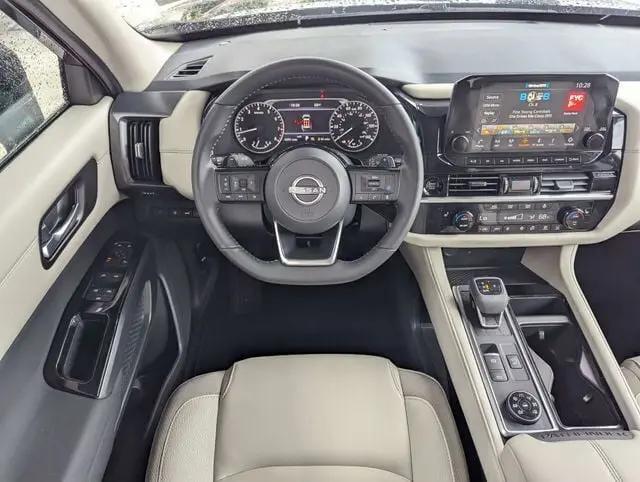 2025 Nissan Pathfinder SL 4WD