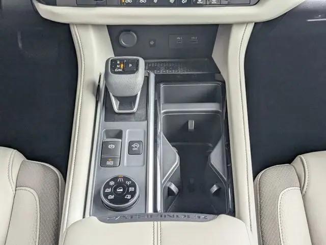 2025 Nissan Pathfinder SL 4WD