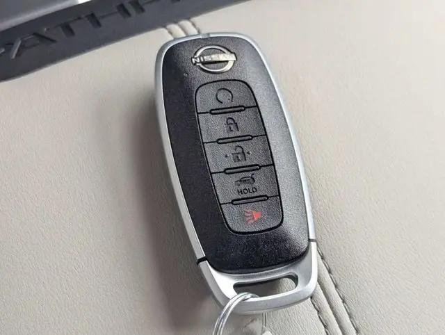 2025 Nissan Pathfinder SL 4WD