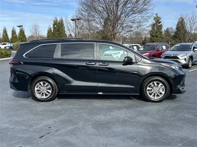 2024 Toyota Sienna XLE