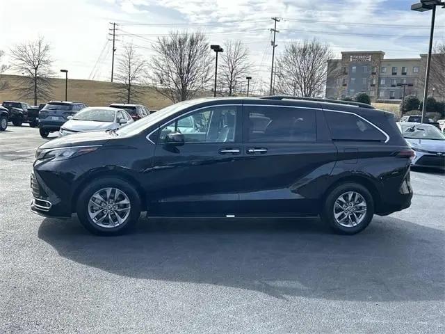 2024 Toyota Sienna XLE