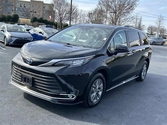 2024 Toyota Sienna XLE