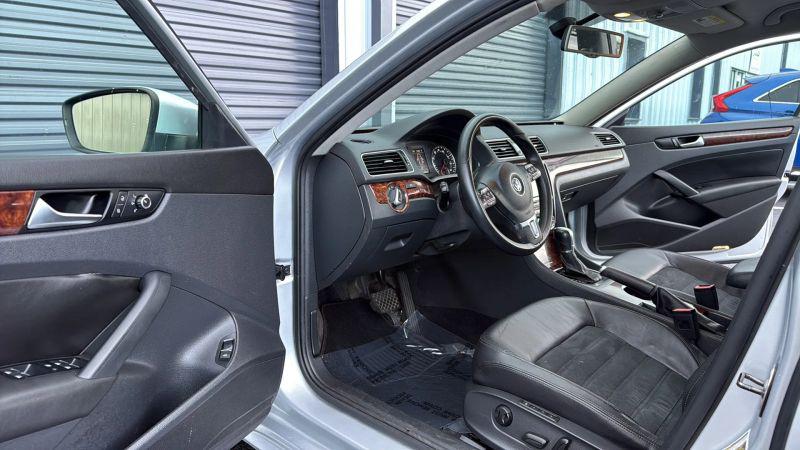 2013 Volkswagen Passat 2.5L SEL Premium