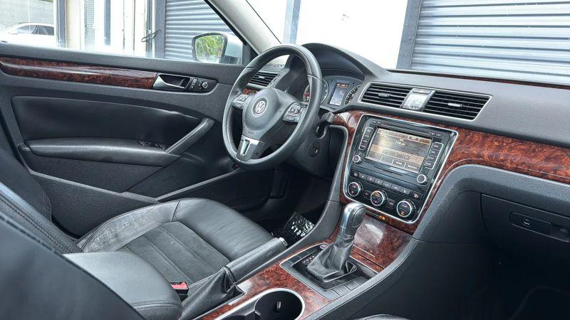 2013 Volkswagen Passat 2.5L SEL Premium