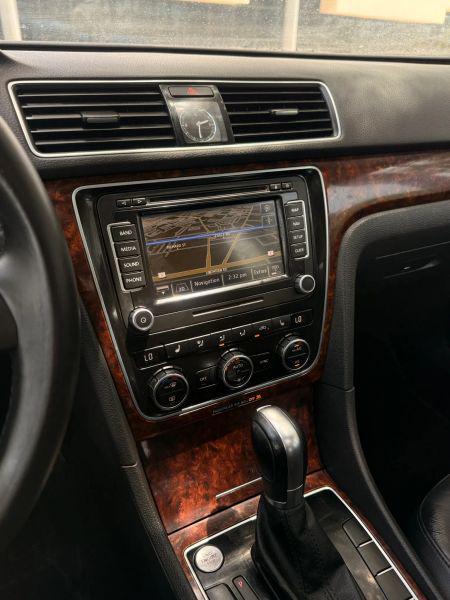 2013 Volkswagen Passat 2.5L SEL Premium