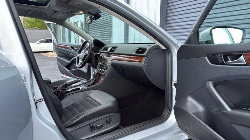 2013 Volkswagen Passat 2.5L SEL Premium