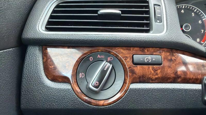2013 Volkswagen Passat 2.5L SEL Premium