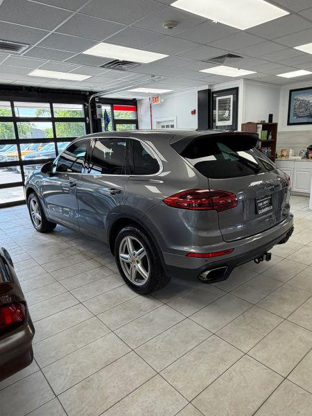 2016 Porsche Cayenne Base
