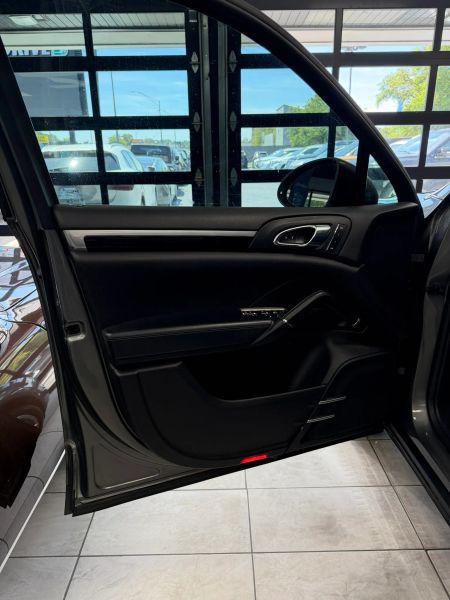 2016 Porsche Cayenne Base