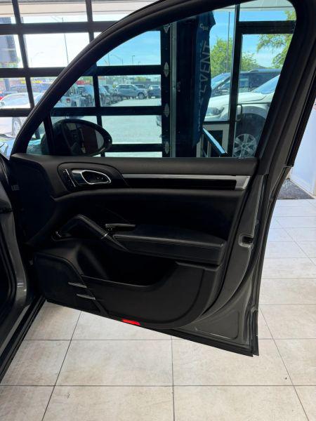 2016 Porsche Cayenne Base