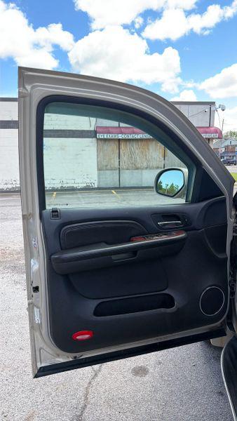 2009 Cadillac Escalade Standard