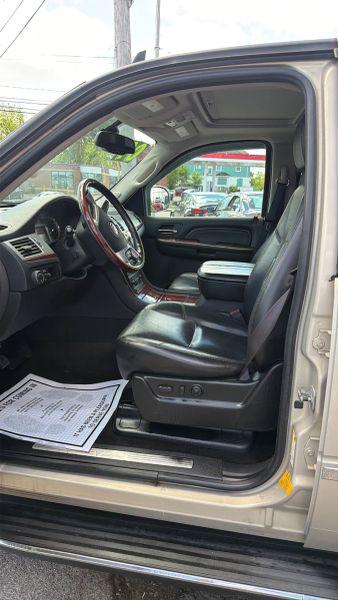 2009 Cadillac Escalade Standard