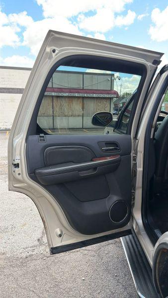 2009 Cadillac Escalade Standard