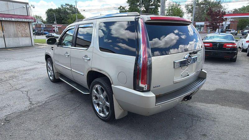 2009 Cadillac Escalade Standard