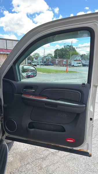 2009 Cadillac Escalade Standard