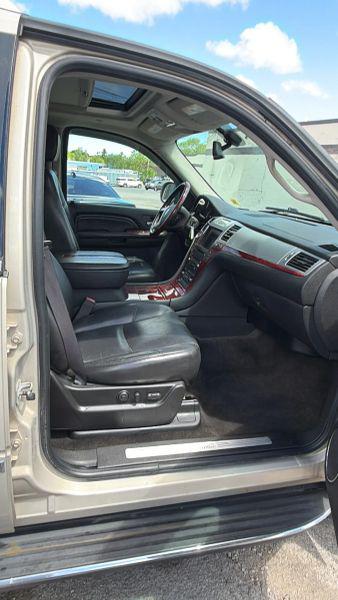 2009 Cadillac Escalade Standard