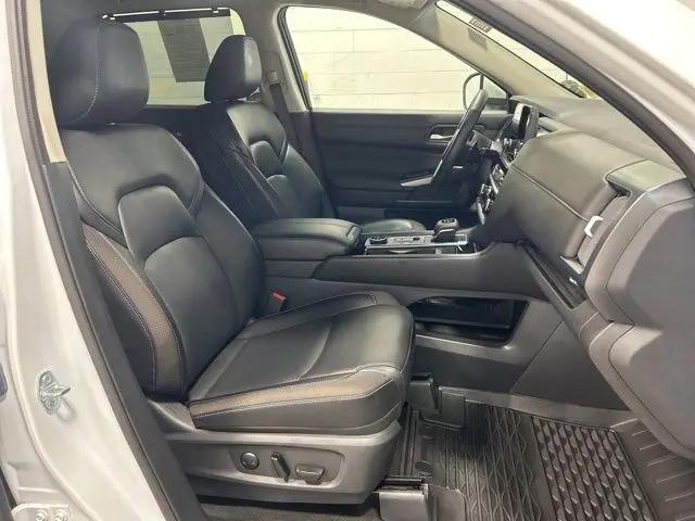 2025 Nissan Pathfinder SL 4WD