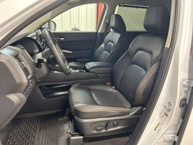 2025 Nissan Pathfinder SL 4WD