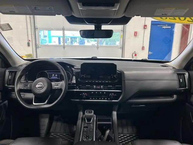 2025 Nissan Pathfinder SL 4WD