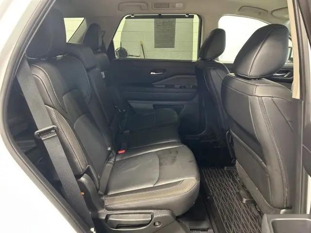 2025 Nissan Pathfinder SL 4WD
