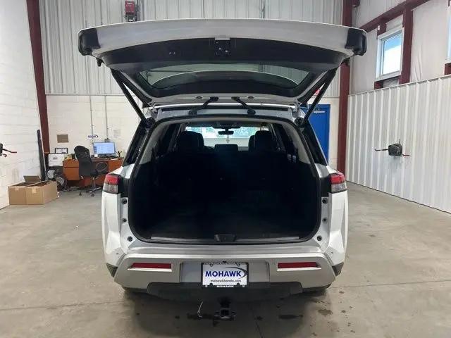 2025 Nissan Pathfinder SL 4WD