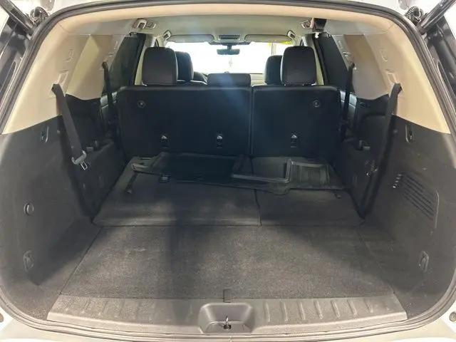 2025 Nissan Pathfinder SL 4WD