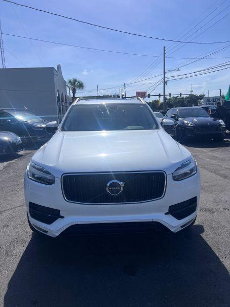 2017 Volvo XC90 T6 Momentum
