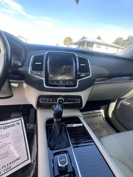 2017 Volvo XC90 T6 Momentum
