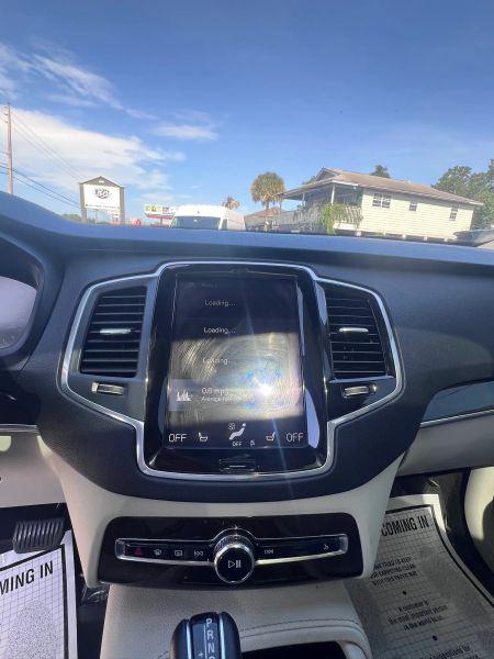 2017 Volvo XC90 T6 Momentum